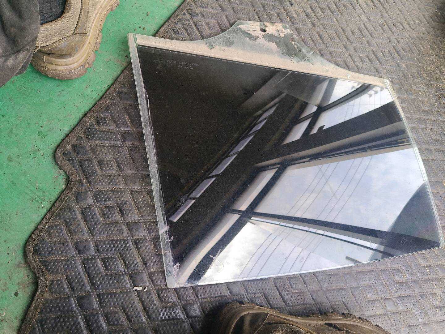 51357242558 Rear Door Glass, Right