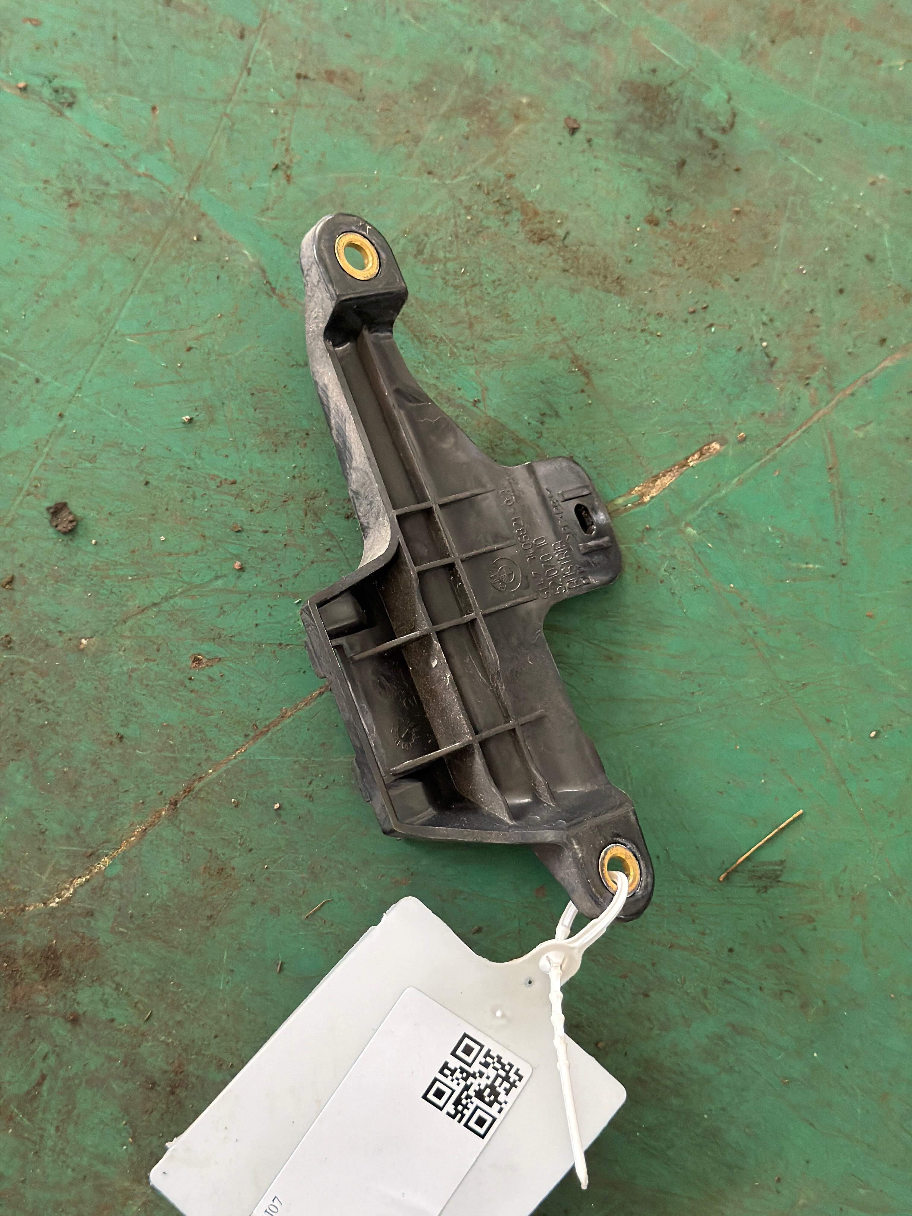 51473405821 Handle Clip