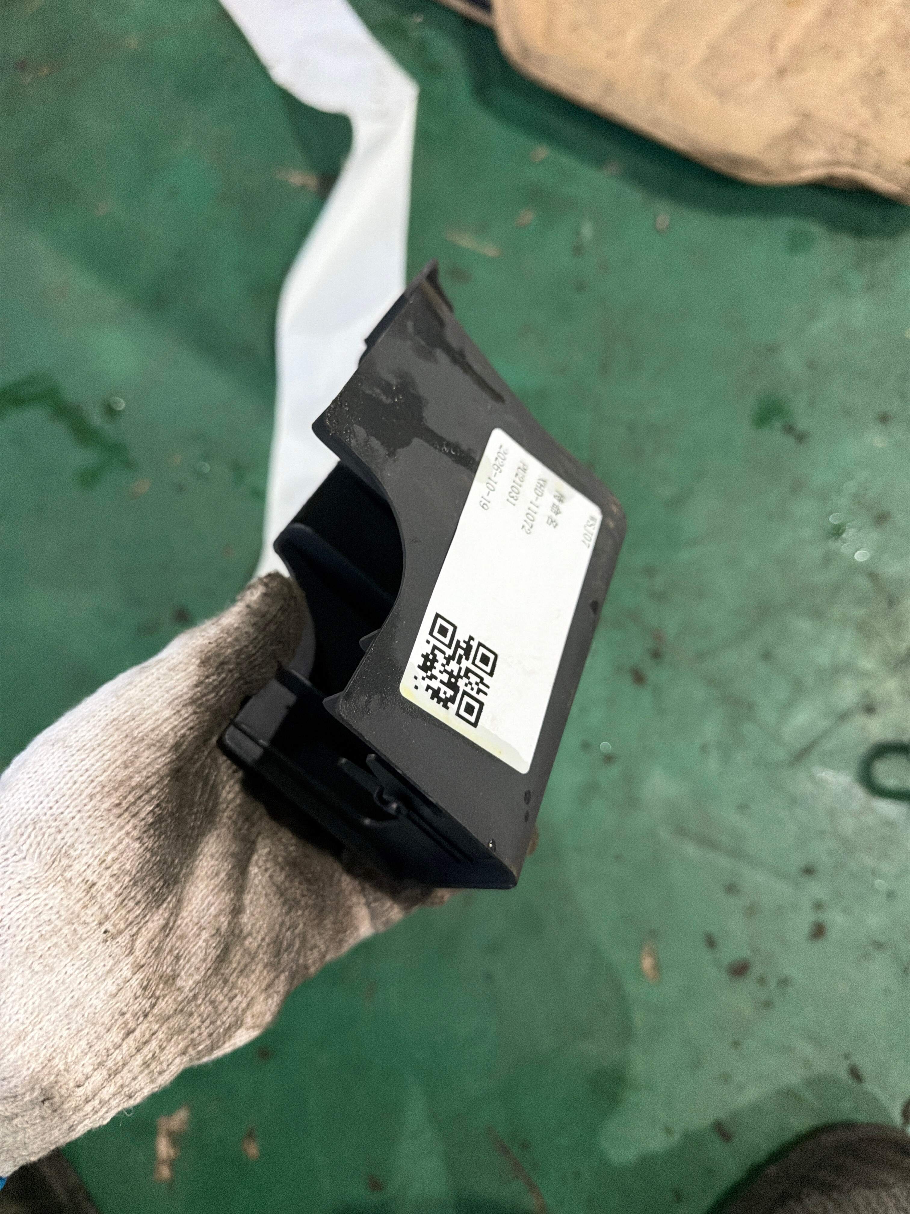8E0882349 Support Bracket
