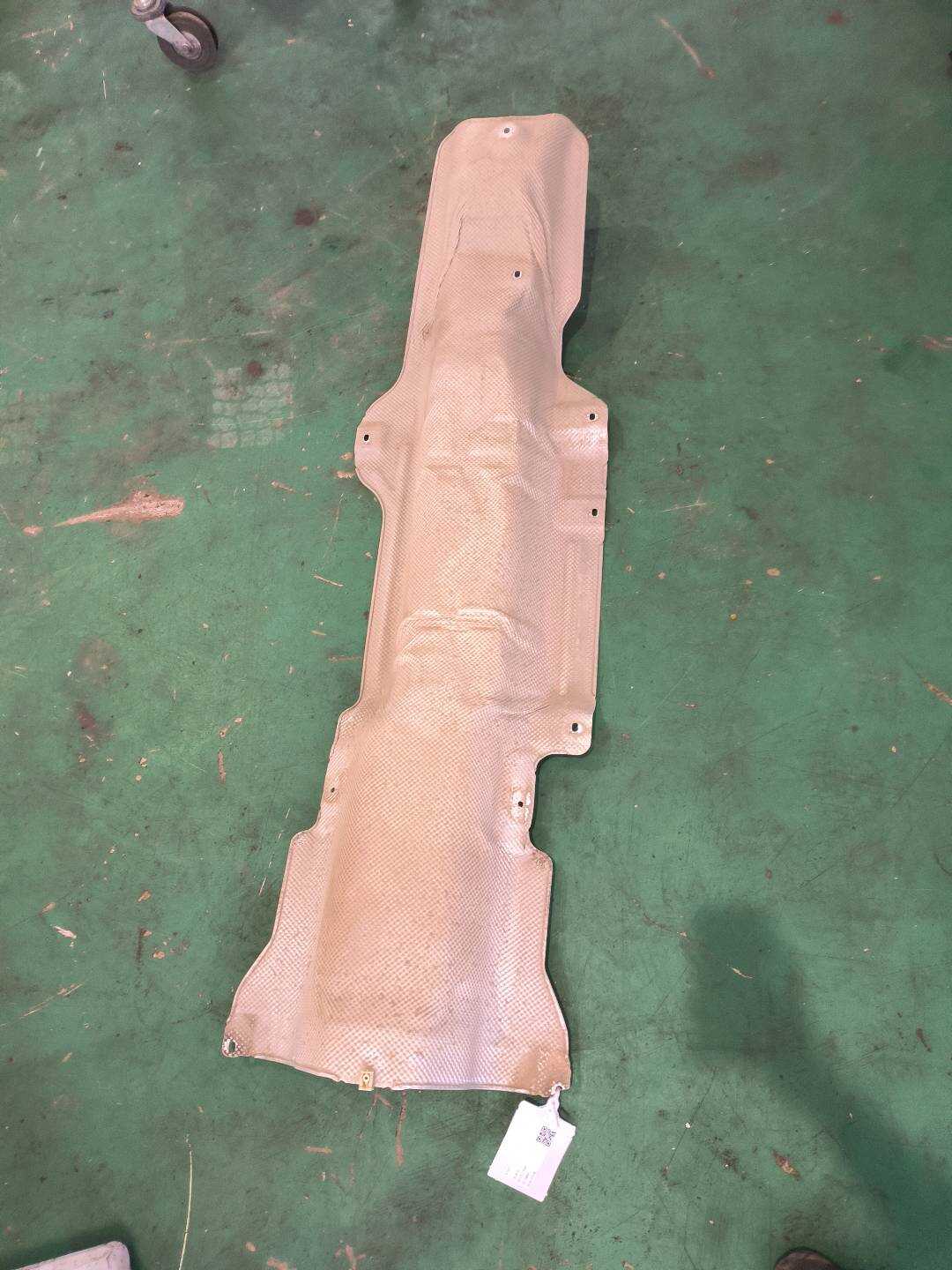 51717493777 排气管隔热罩(中)