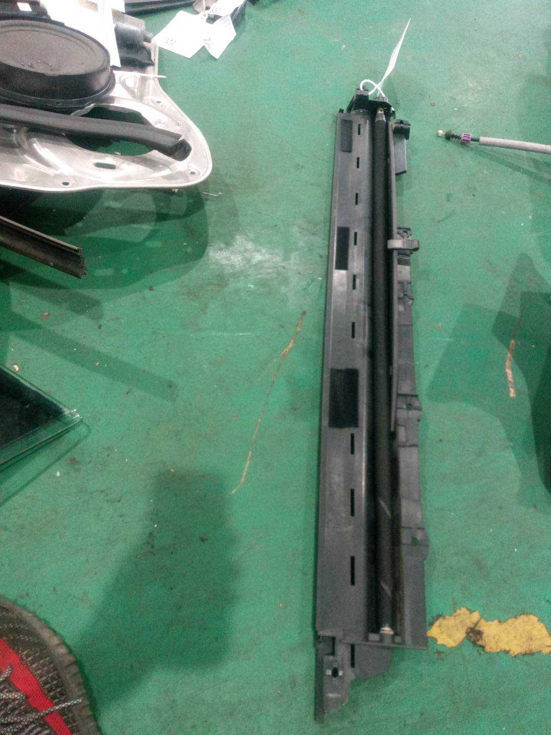 A21281003209051 后门遮阳帘(左)