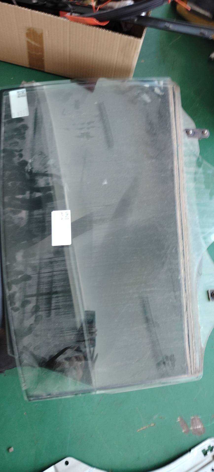 3U5845026A 后门玻璃(右)