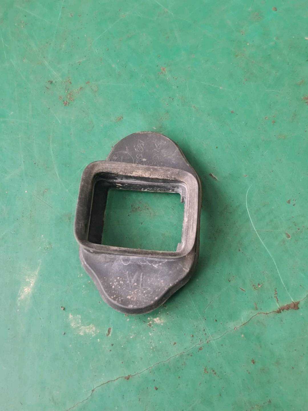 51217269887 前门限位器盖