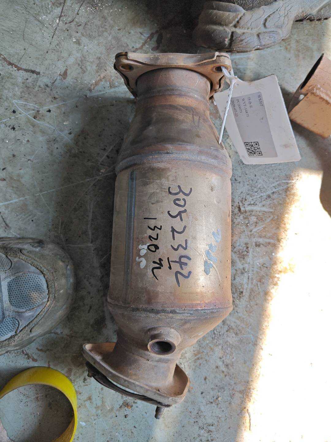 8W0254253X 三元催化器