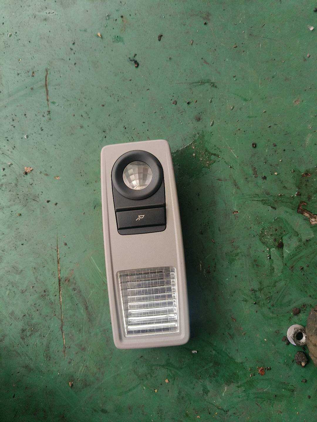 63319215623 室内顶灯(左后)