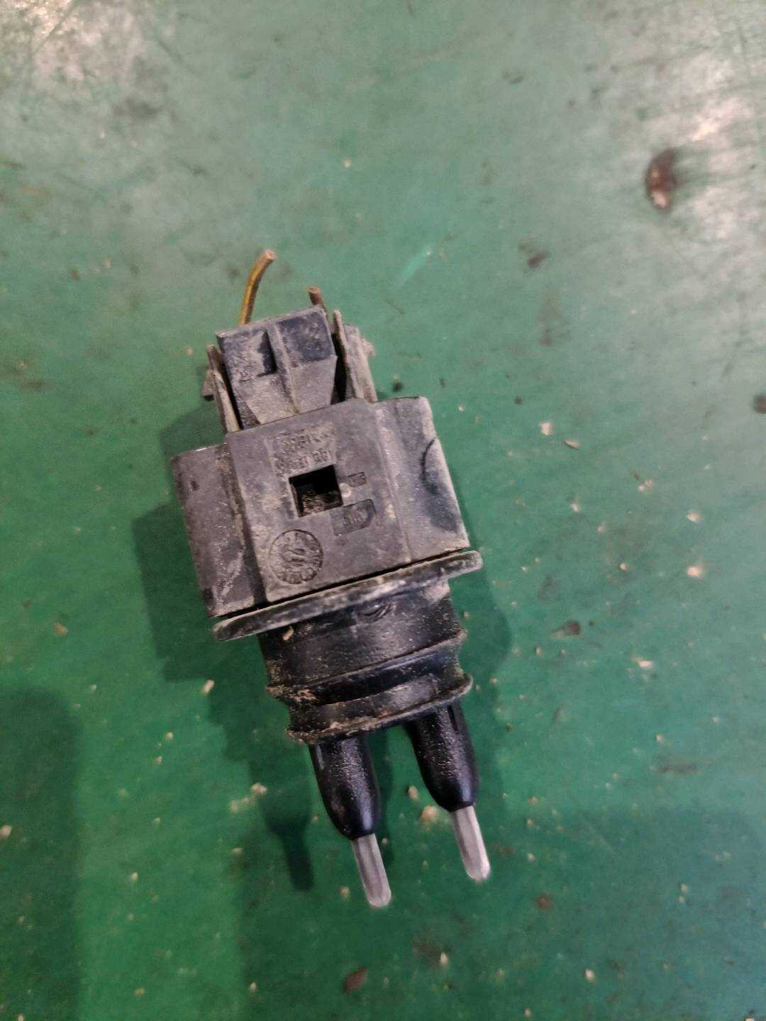 L7M0919376 Washer Fluid Level Sensor