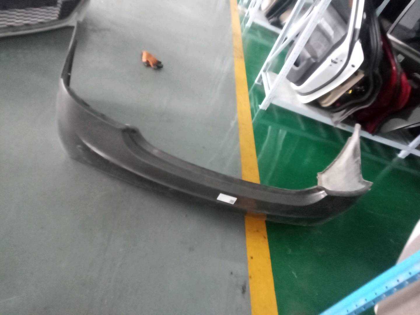 1018018888 后保险杠皮
