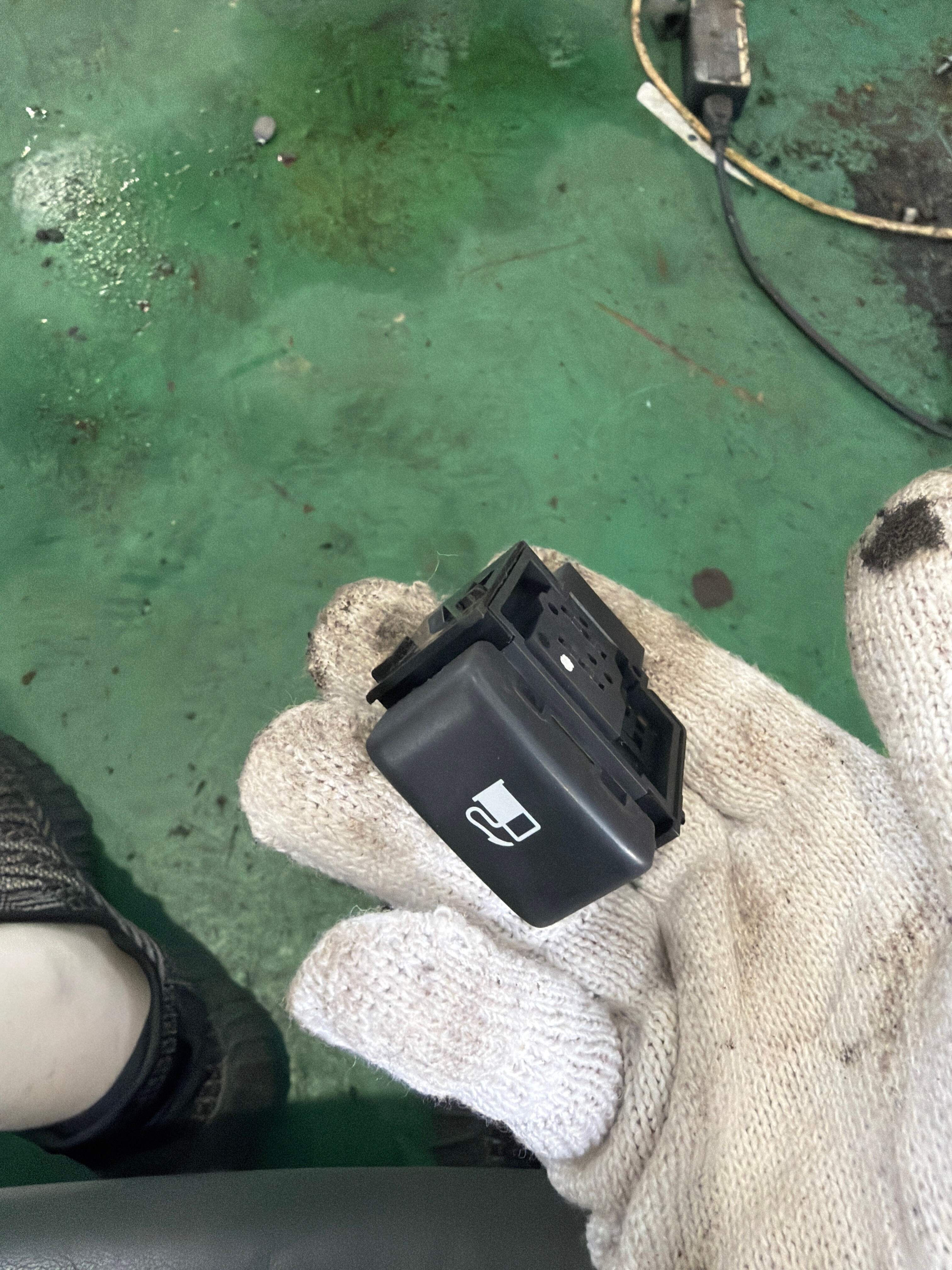 25280JN00A 燃油箱盖开关