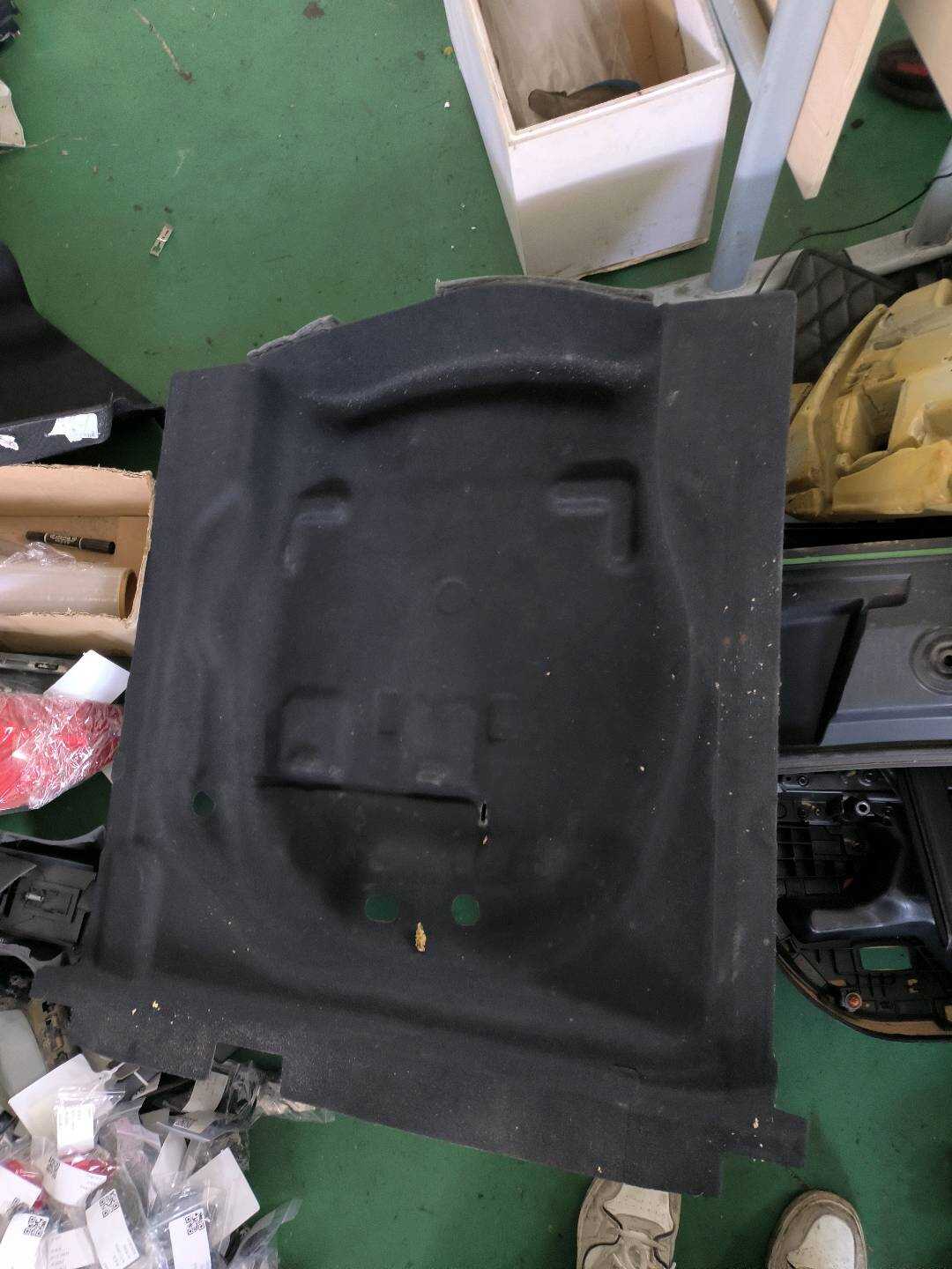 A11769070009E83 后备胎盖板