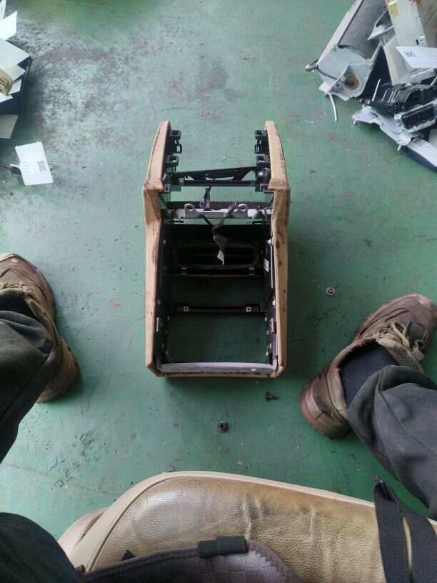 51168038251 后座区托架壳体