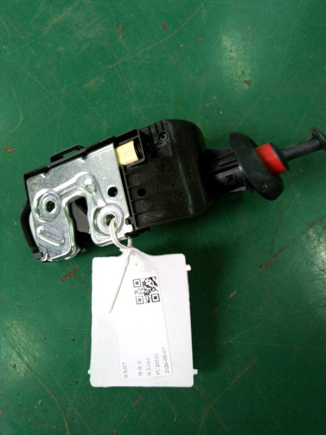 52207299511 后座椅靠背锁(左)