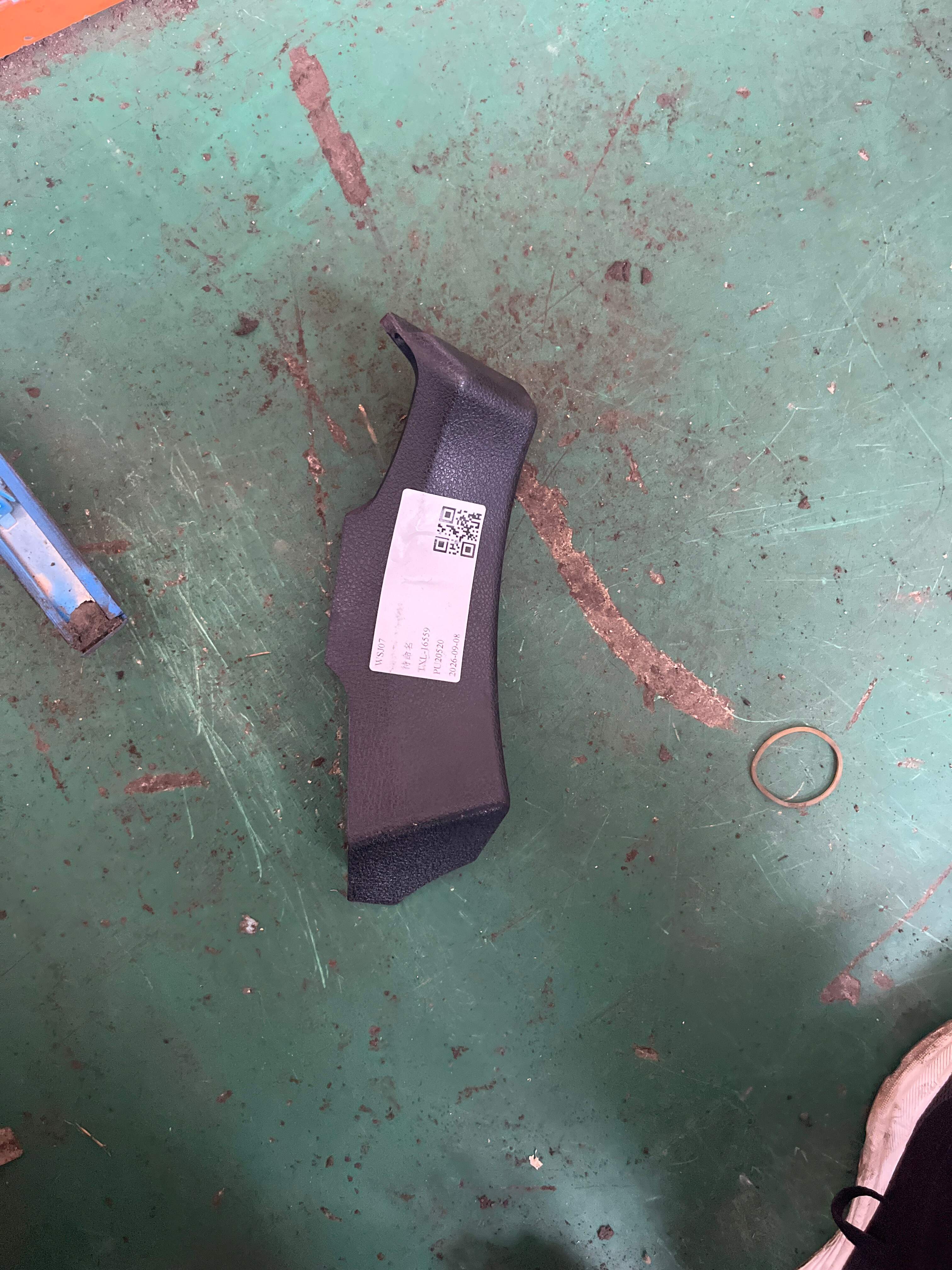 51477308665 后座椅安全带收卷器盖板(左)