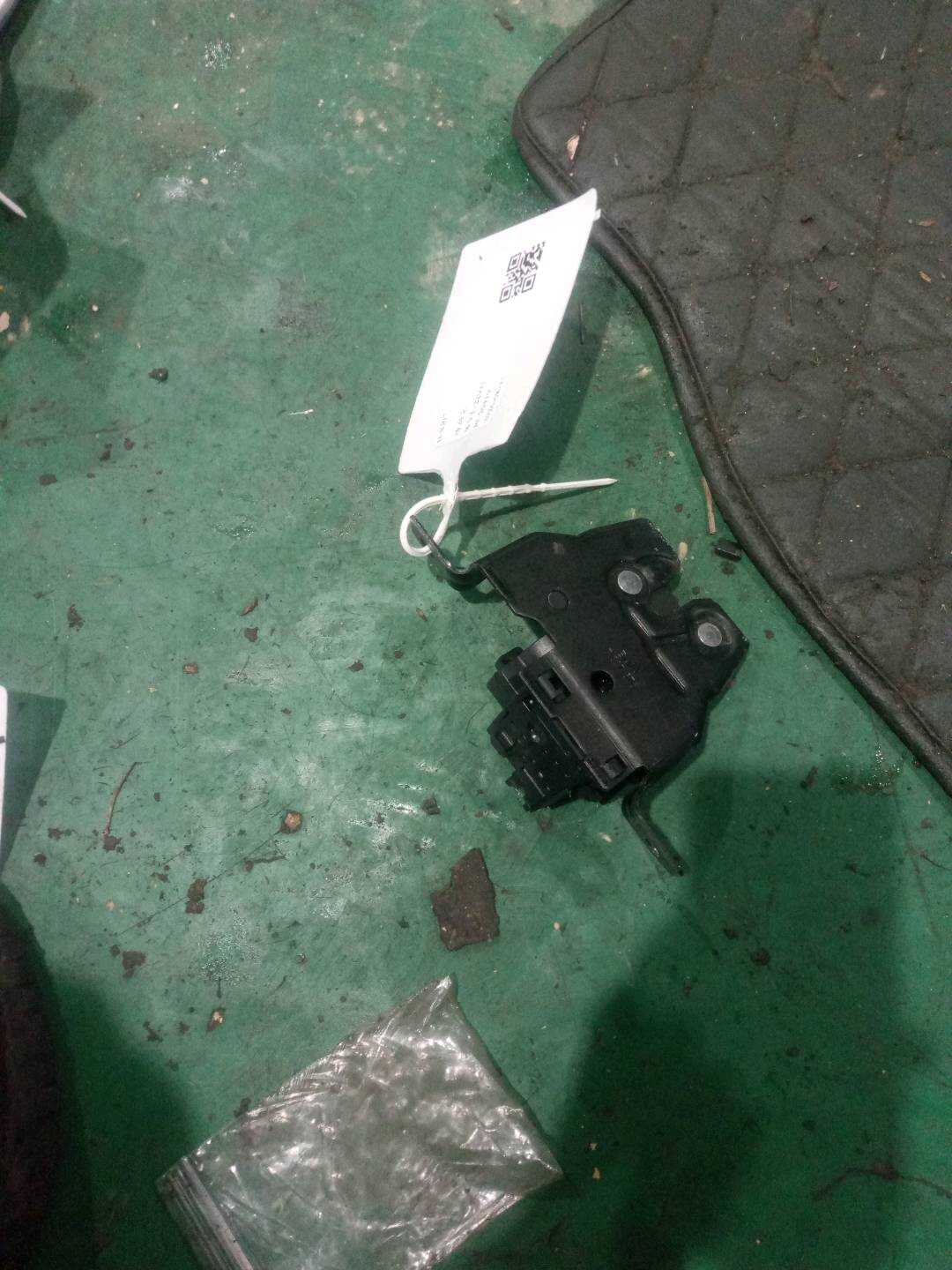 51247337576 尾盖锁机构
