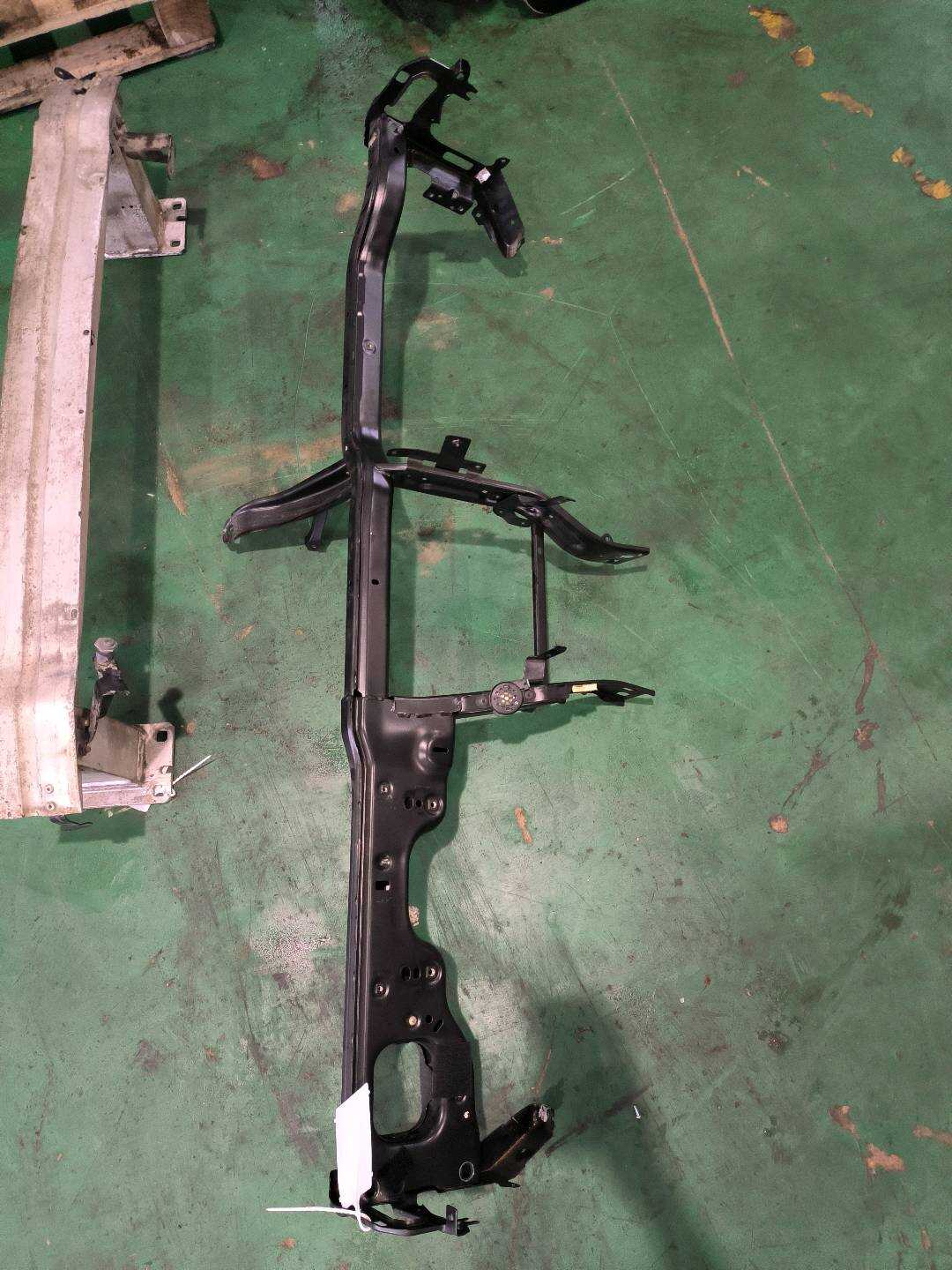 L8R1857025A 仪表台骨架