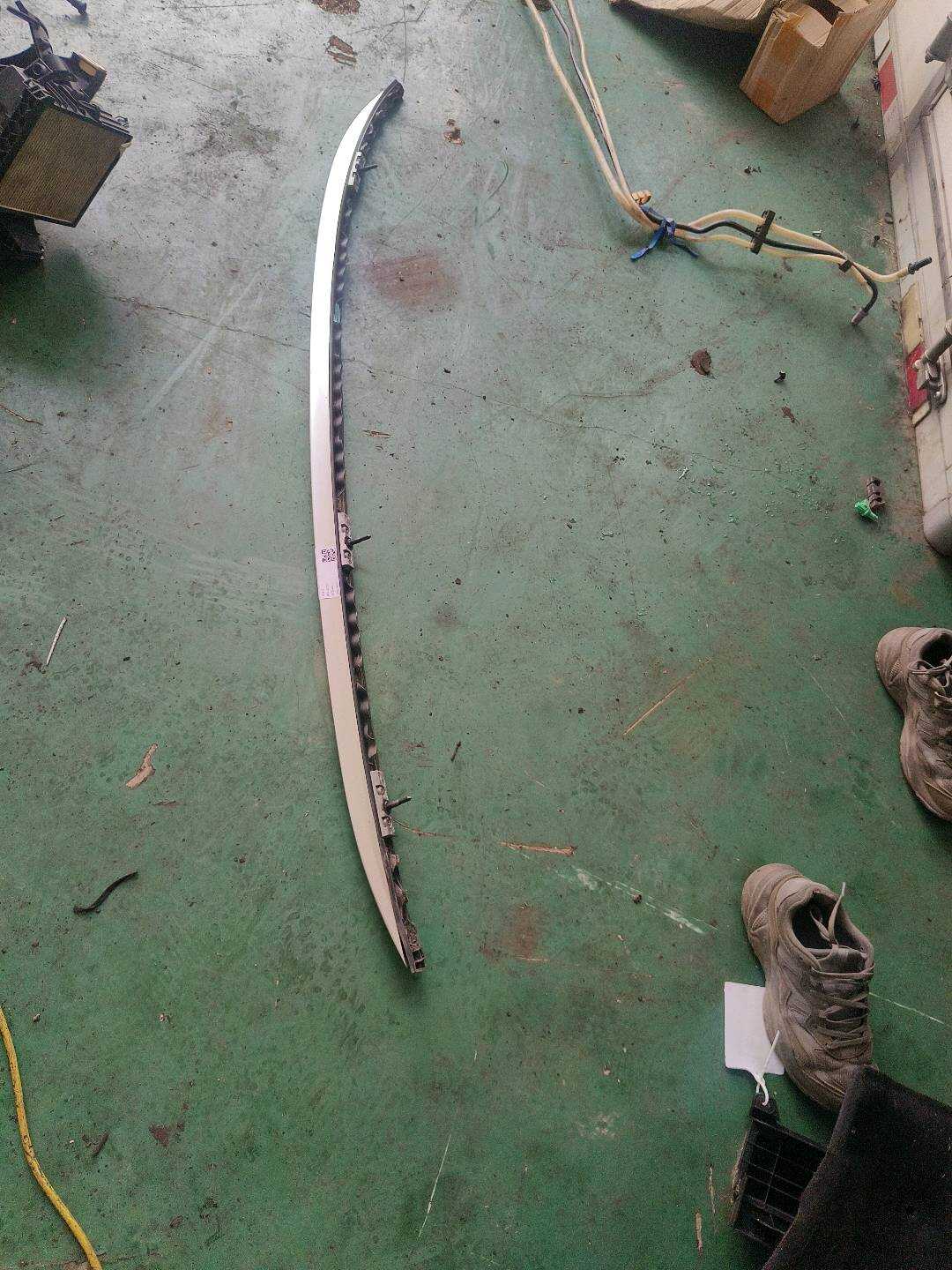 51137333531 Roof Rack, Left