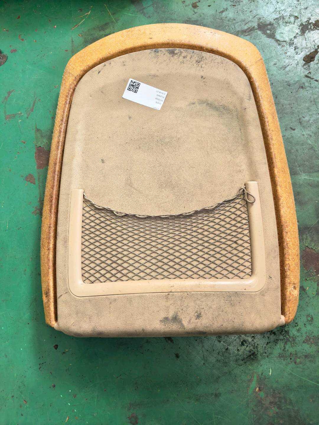 52108235900 驾驶员座椅靠背骨架护面