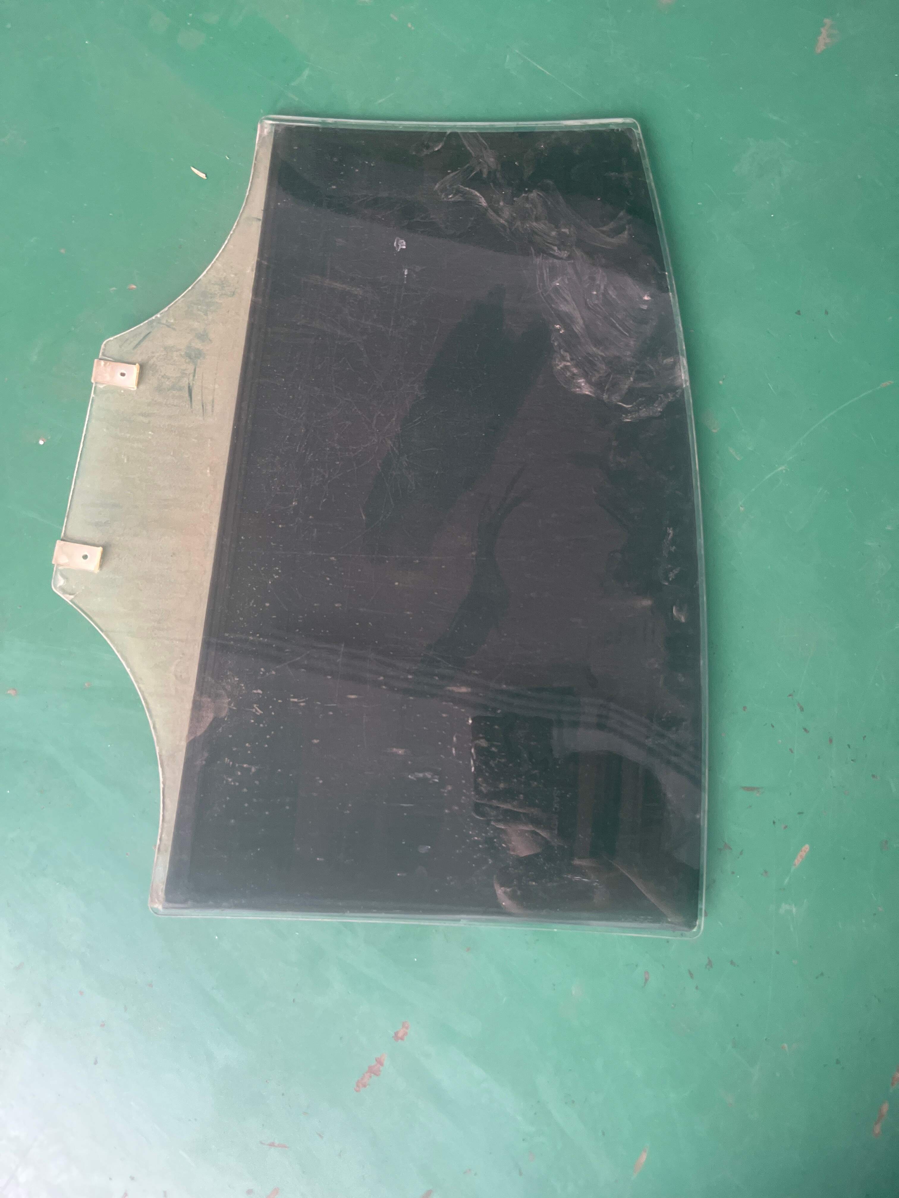50011828 后门窗玻璃(R)