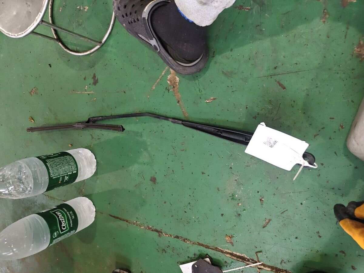 1K5955410B Front Windshield Wiper Arm, Right