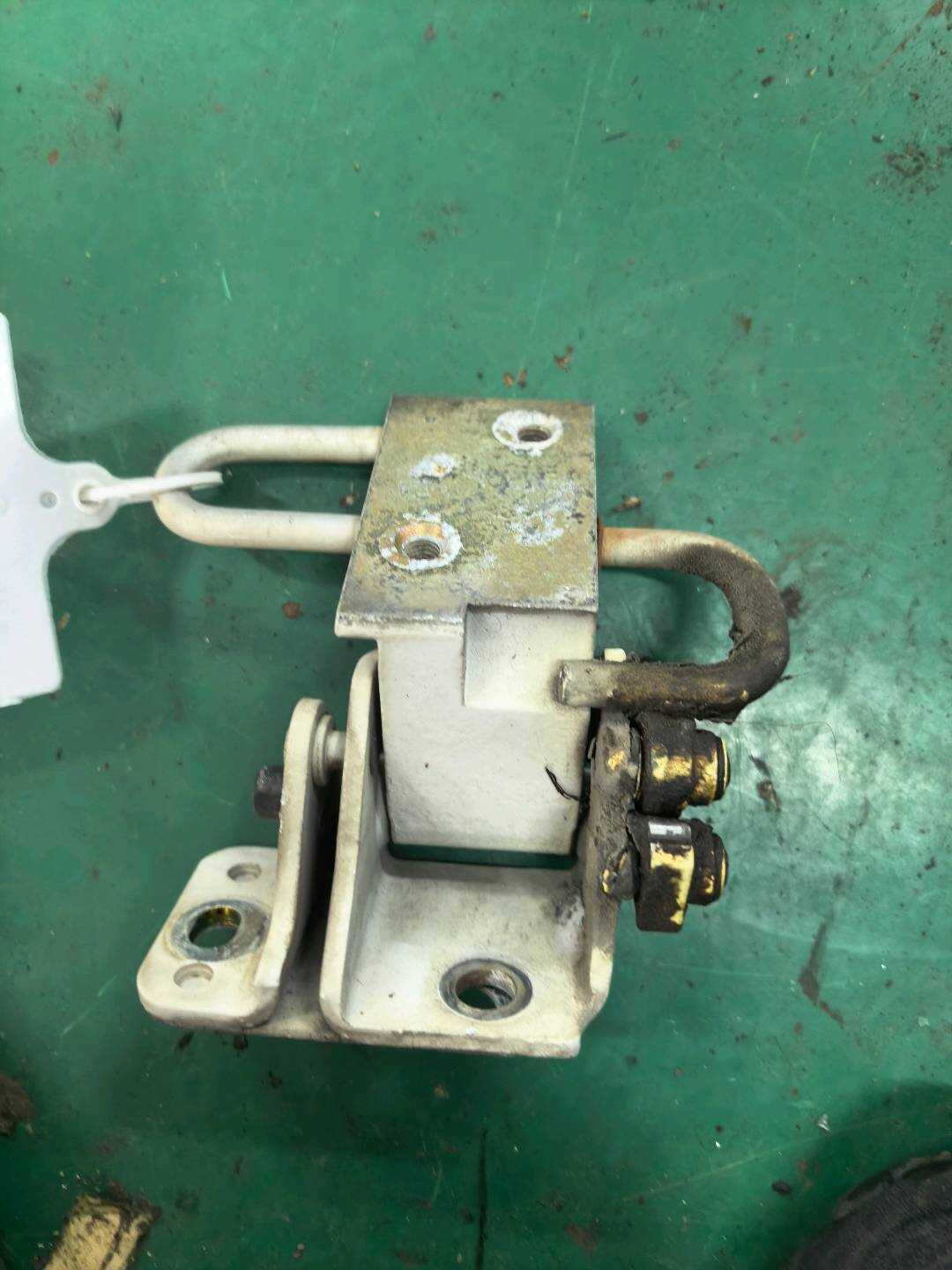 8E0833411E Door Hinge