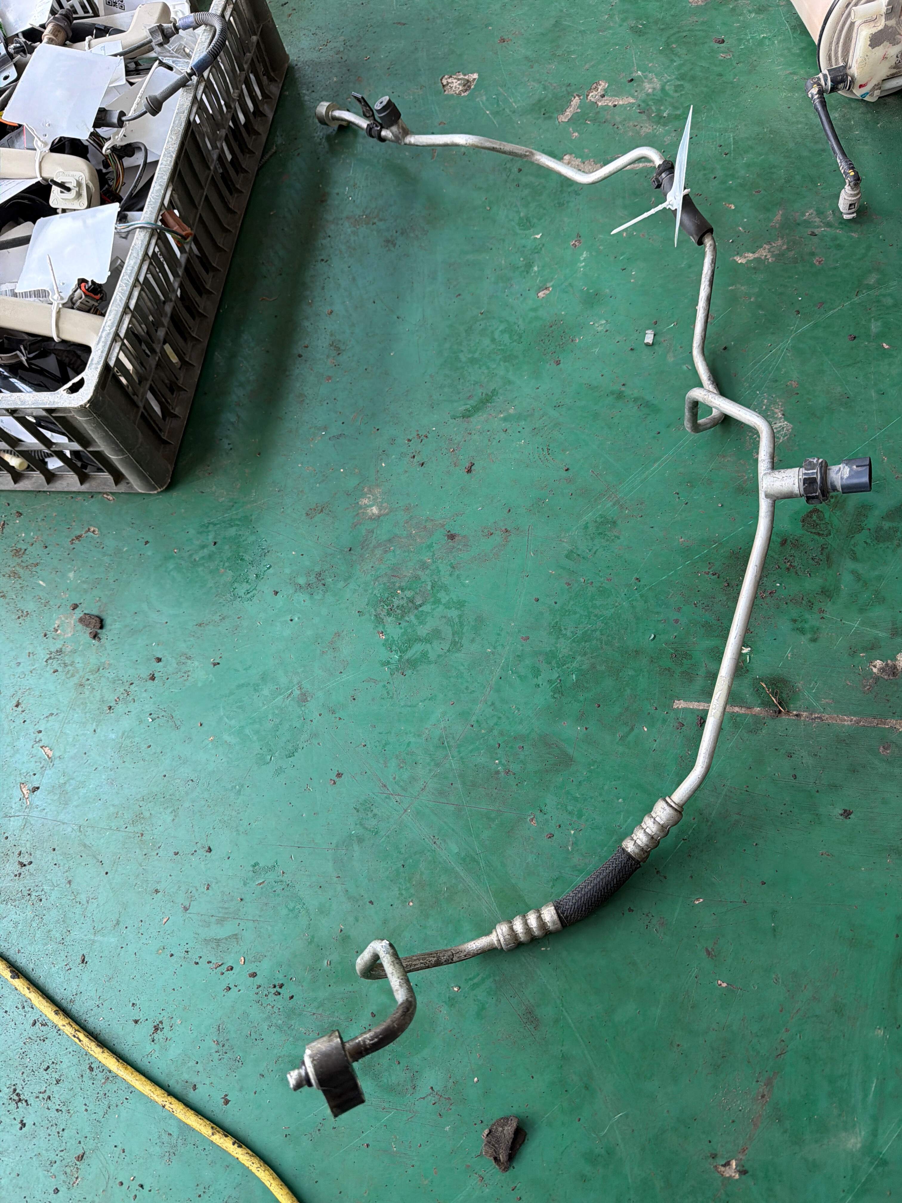 C2Z4350 A/C Low Pressure Line (From AC Compressor To Evaporator)