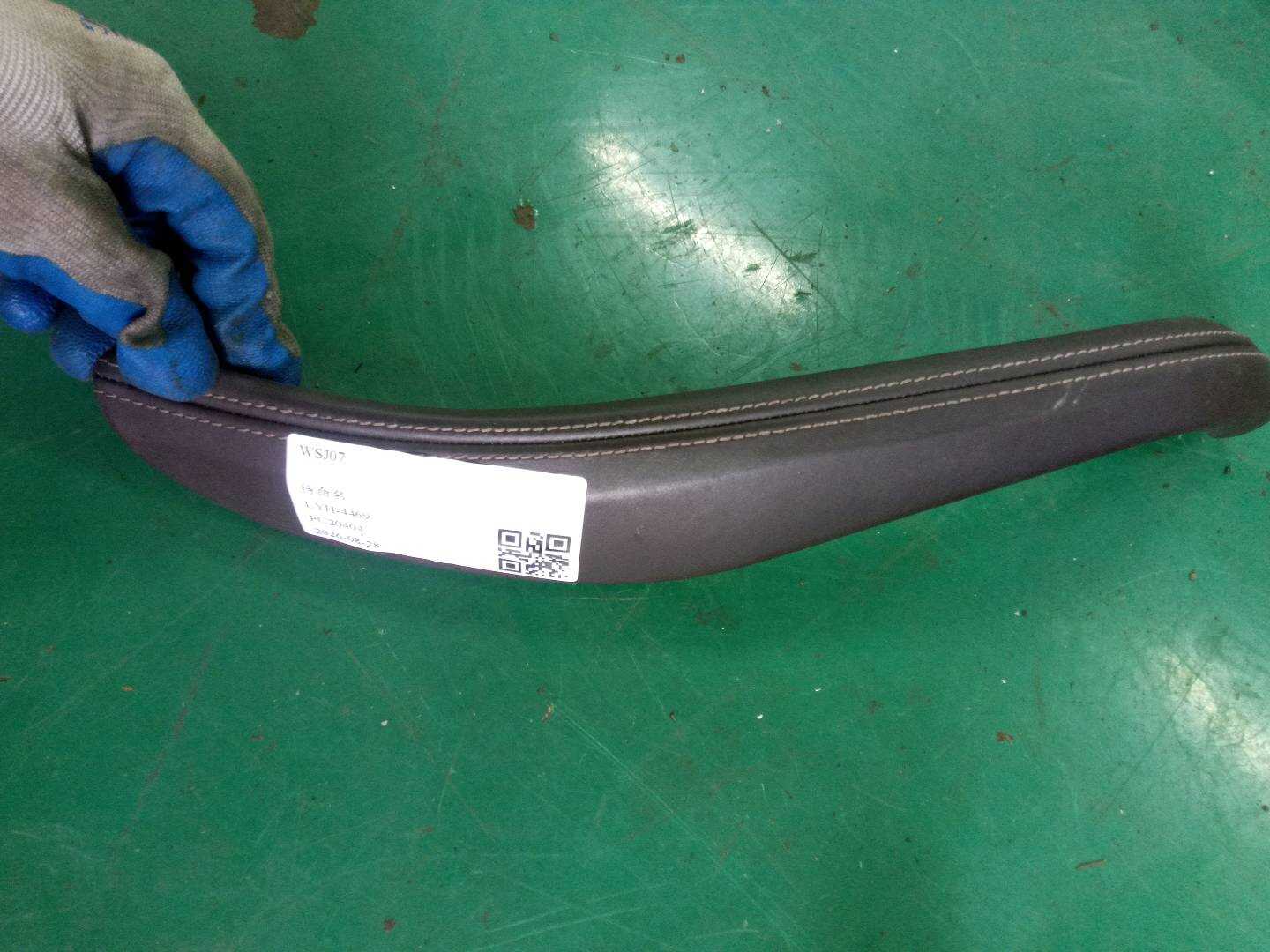 51417941693 前门扶手臂托(左)
