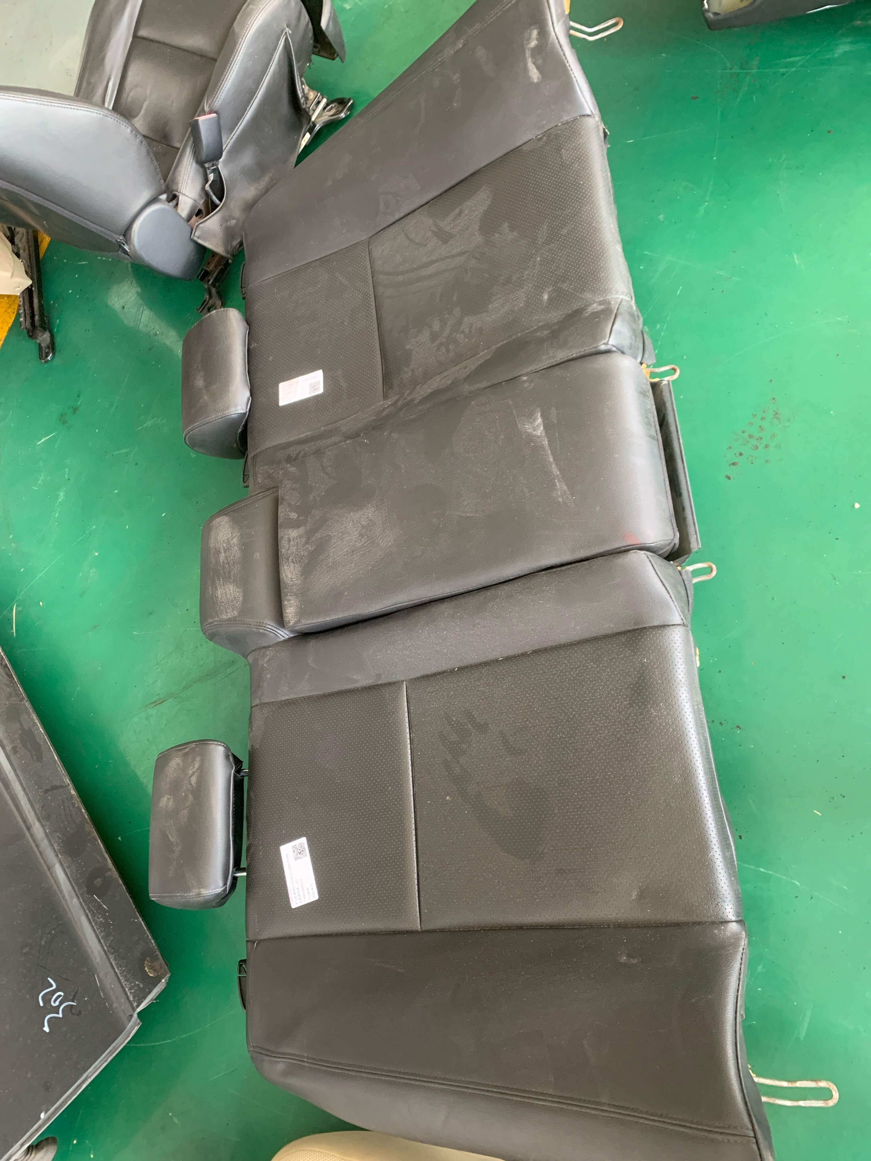 7194006800C1 Rear Seat Assembly, Left