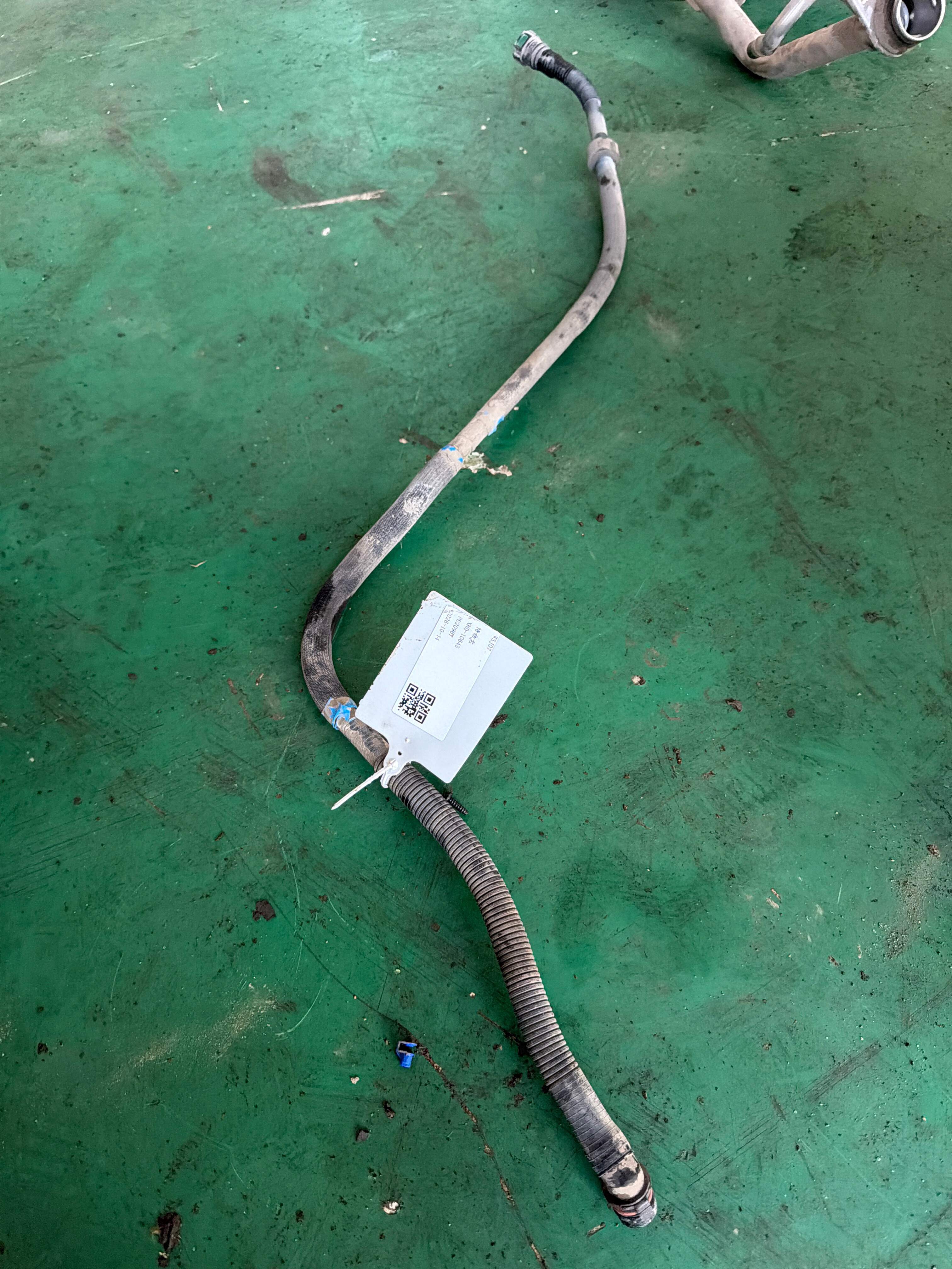 LR027873 燃油箱通风管