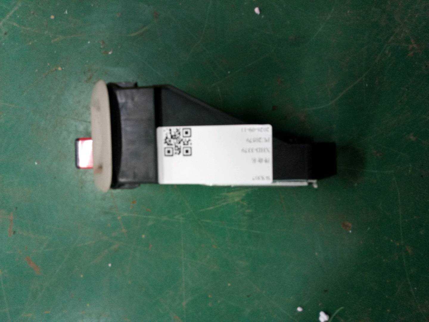 L8K58856824PK 后座椅靠背锁拉手(右)
