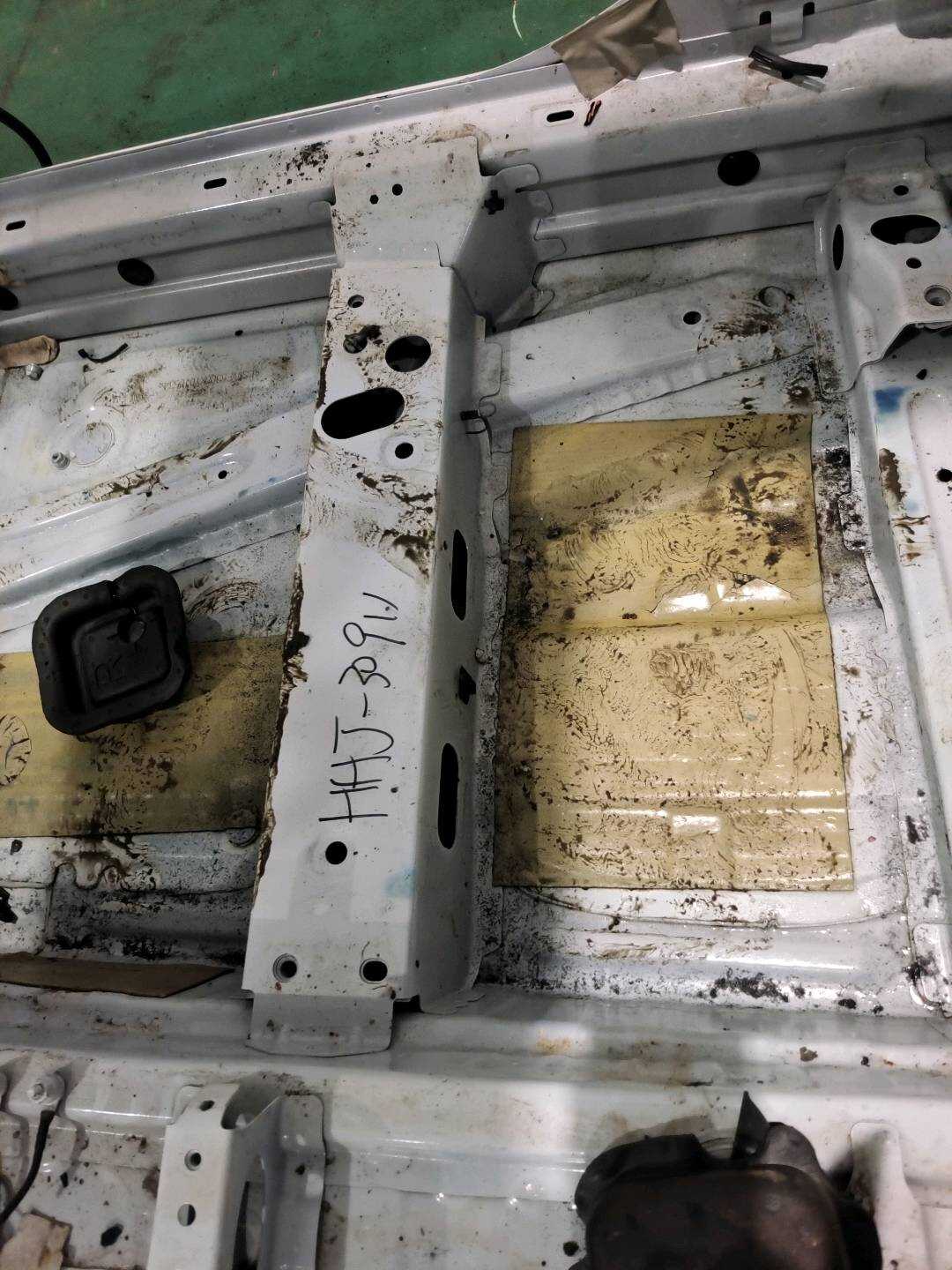 39143145 地板横梁(右后)