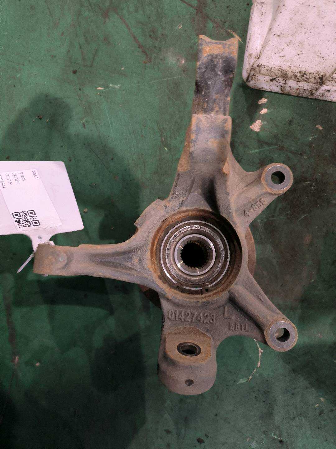 1014027421 Left Front Disc Brake with Steering Knuckle Assembly