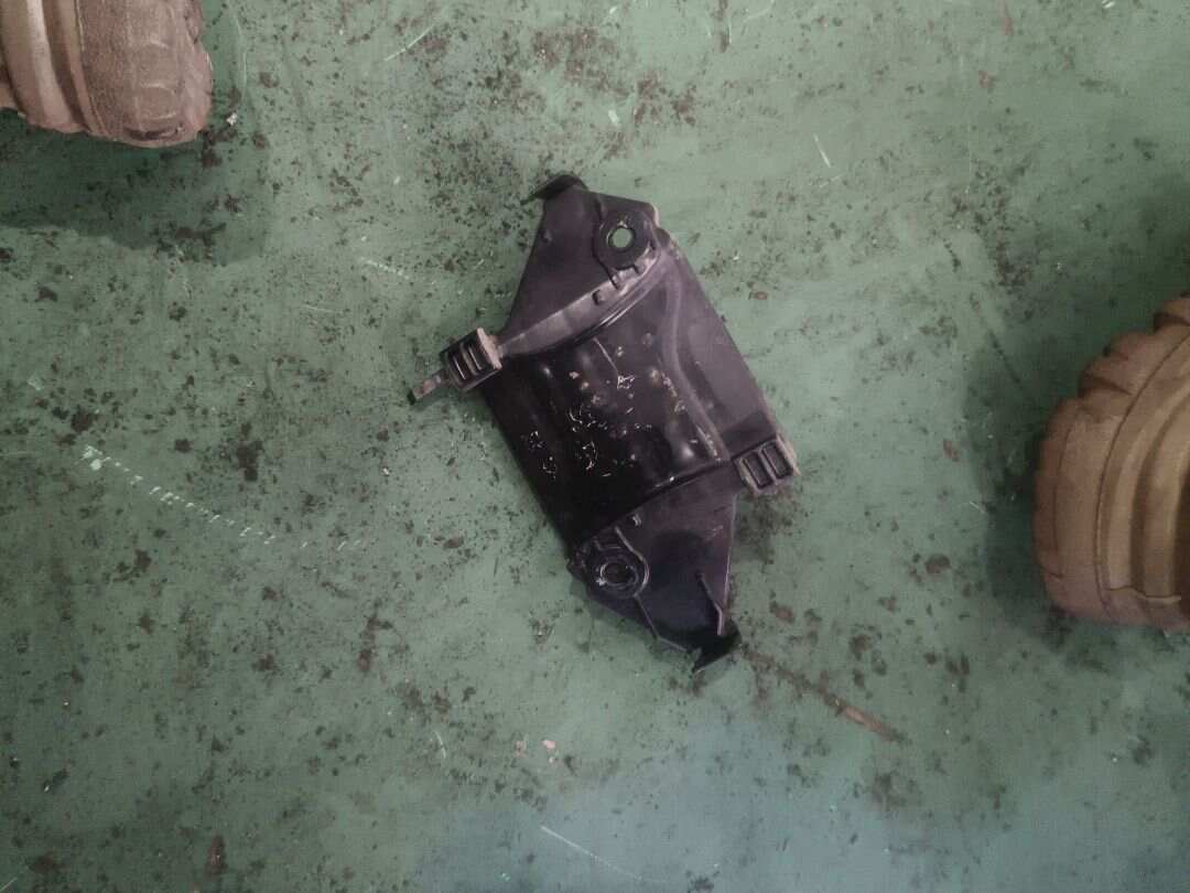 L4FD857782 Passenger Seat Belt Guide