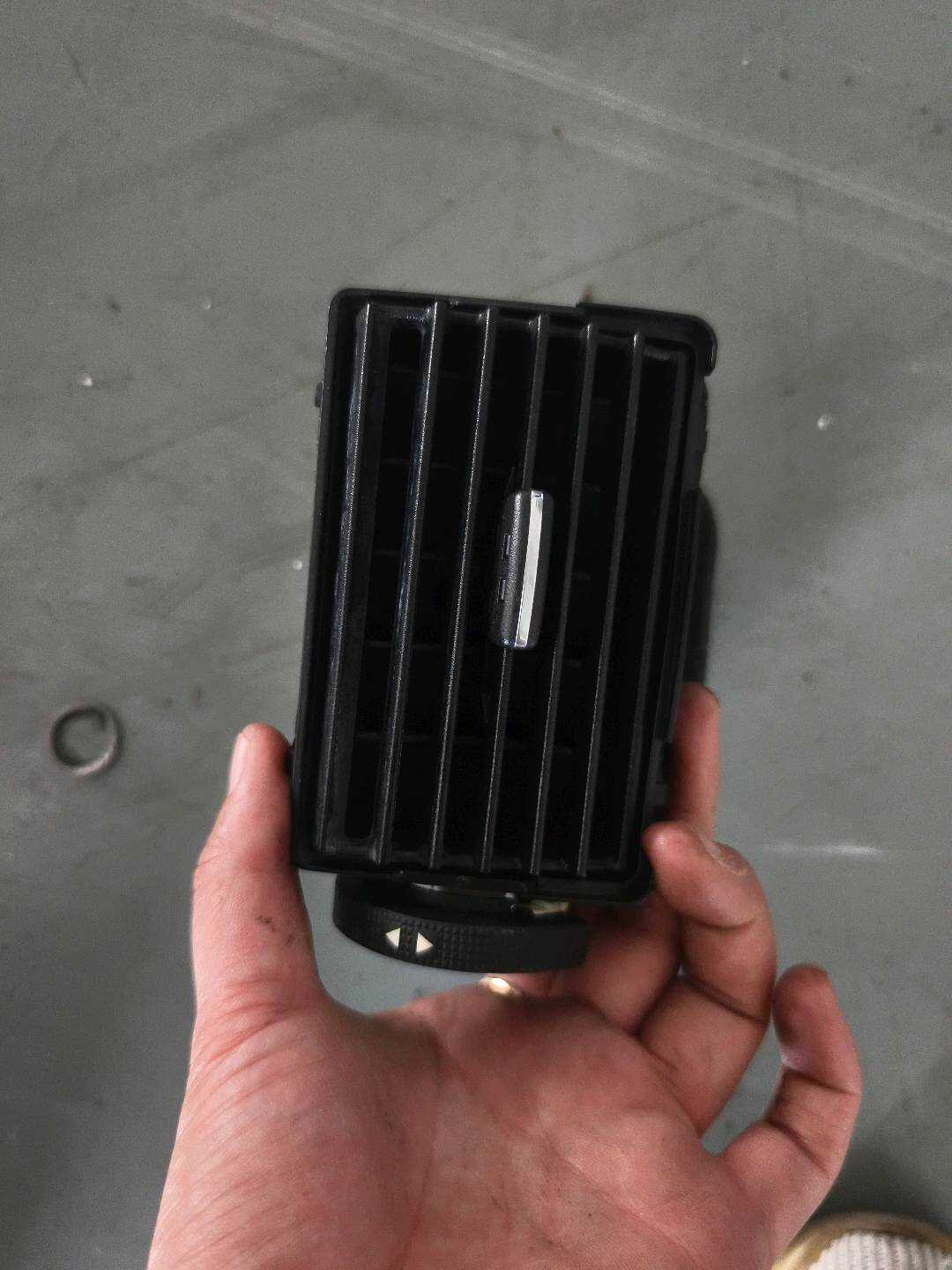 5497600 Dashboard Vent, Right