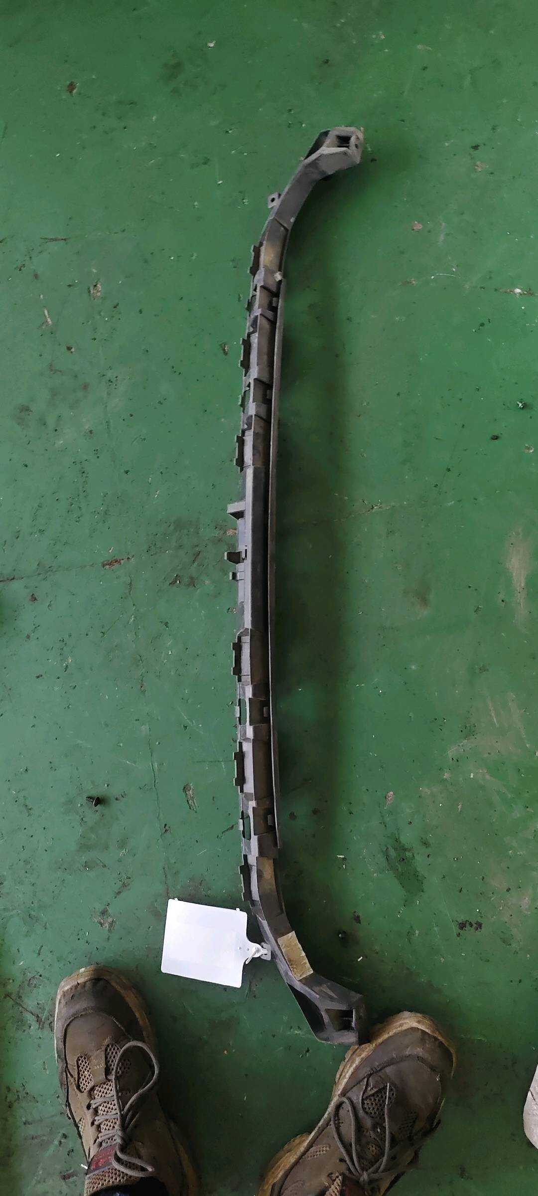 L3C8807863B 后保险杠支架(中)