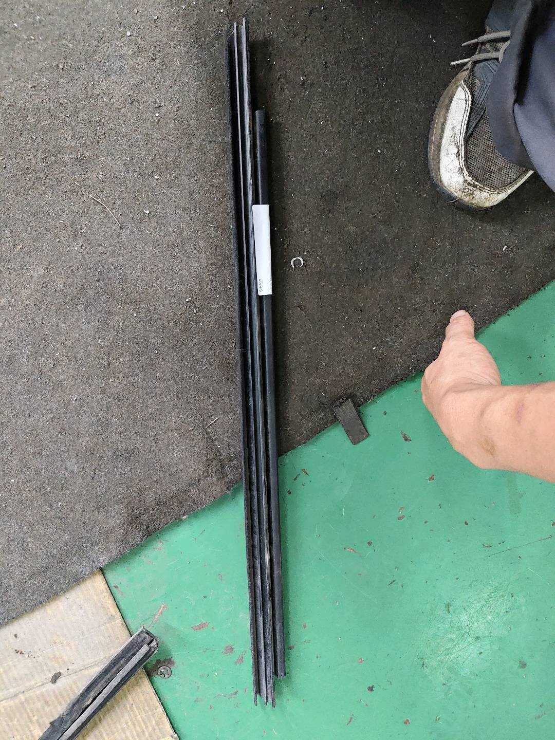 51337178004 Front Door Window Molding (Right Inner)