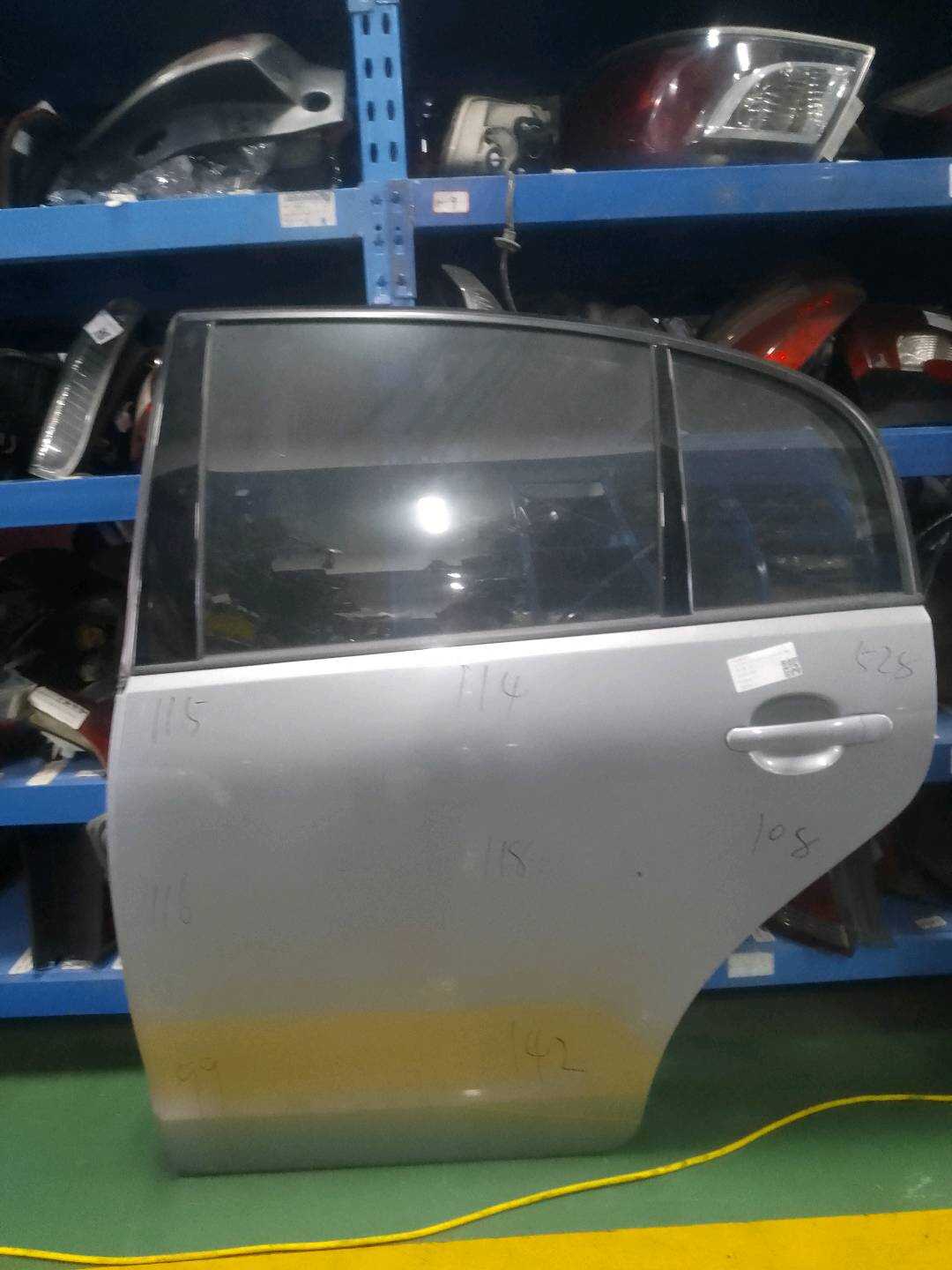 6QD833055 后门壳(左)