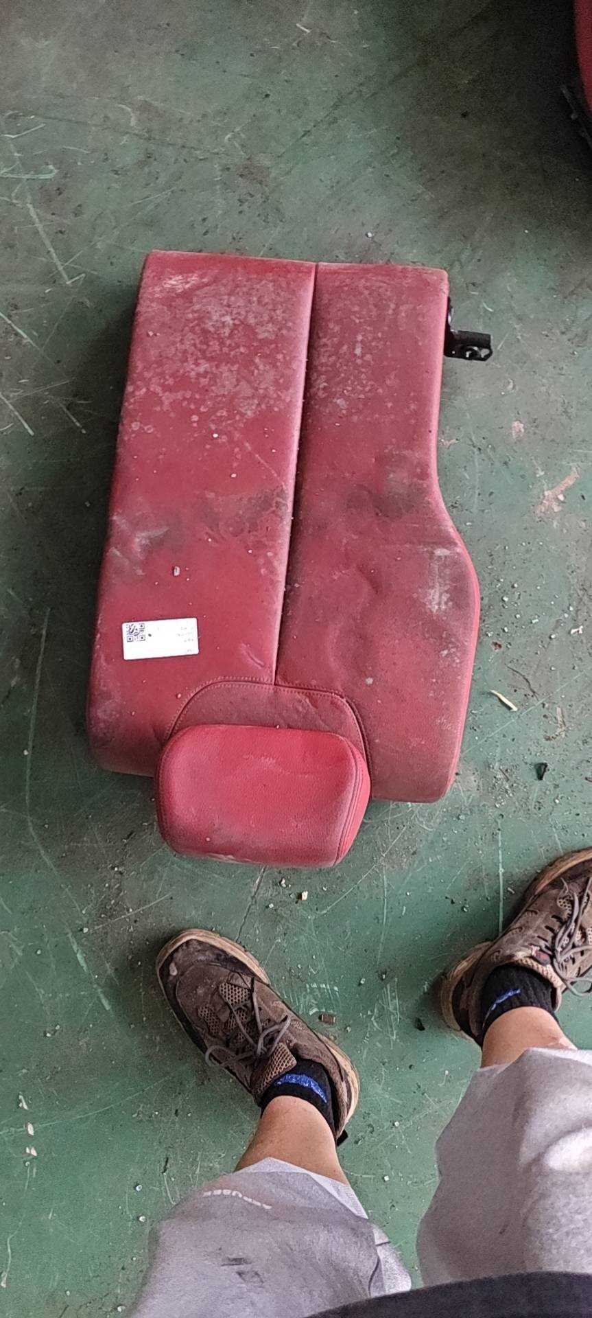 52207267868 后座椅靠背软垫(右)
