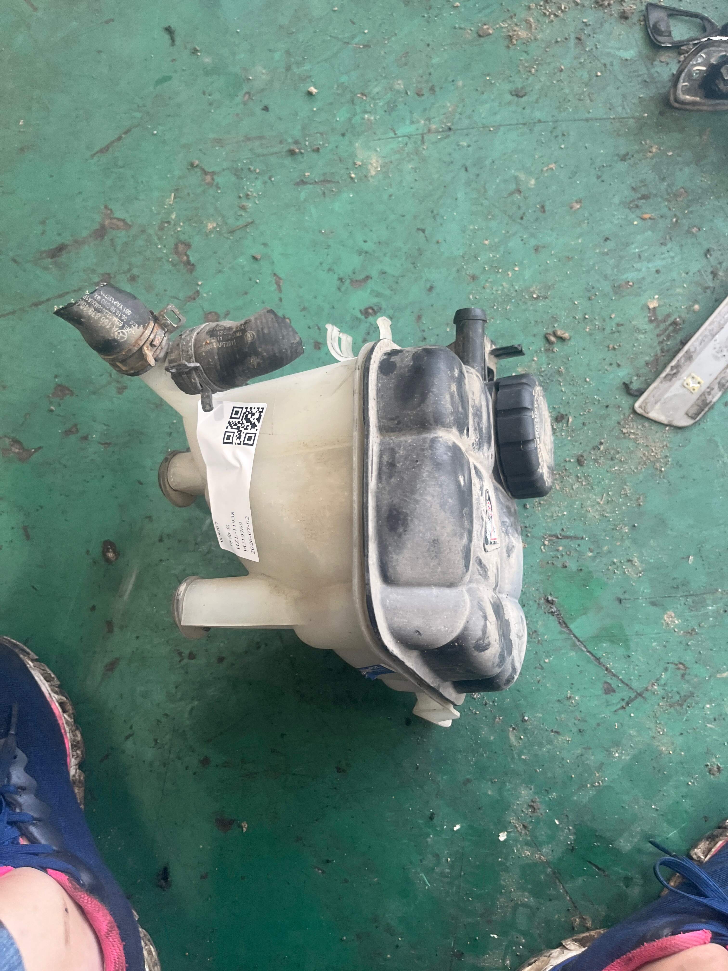 A1665000049 Radiator Overflow Tank