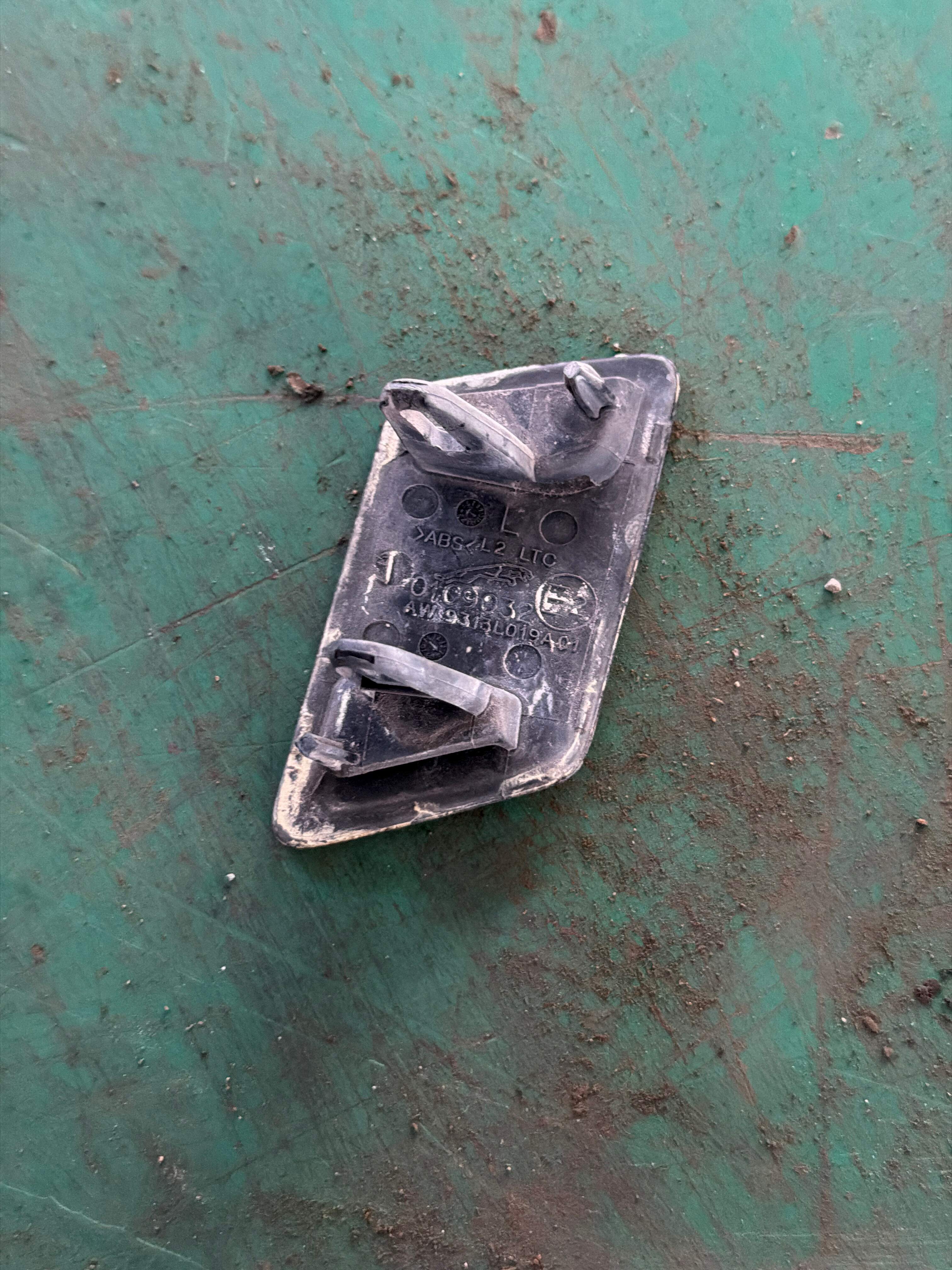 C2D3561 Front Headlight Washer Nozzle Cover, Left