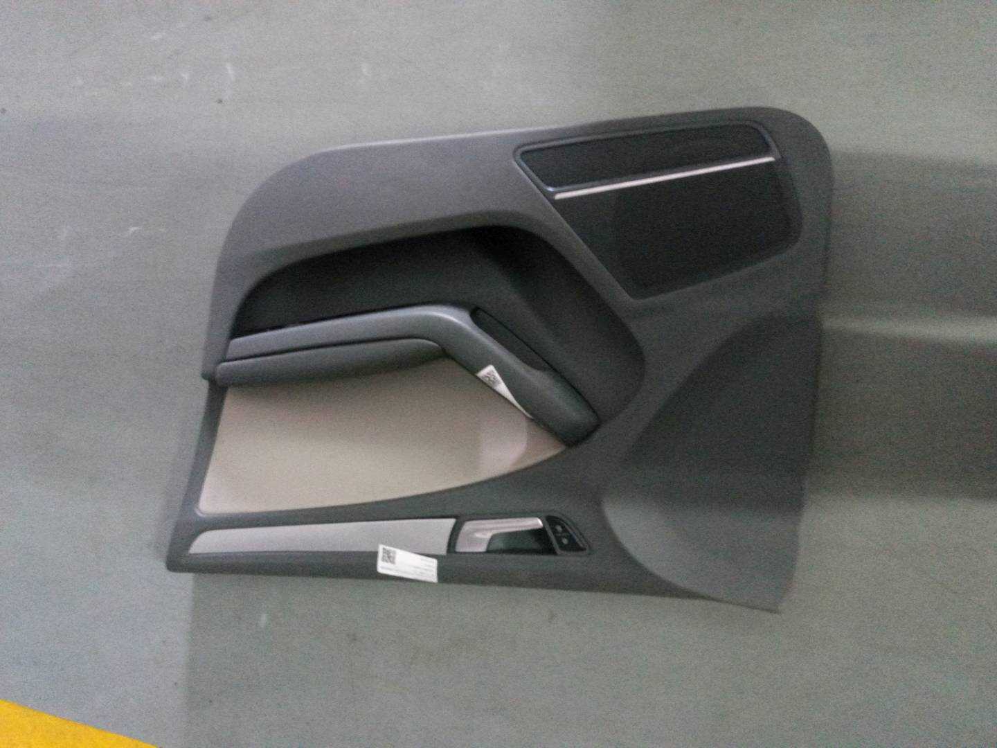 L8KD867104EF1 前门内饰板(右)