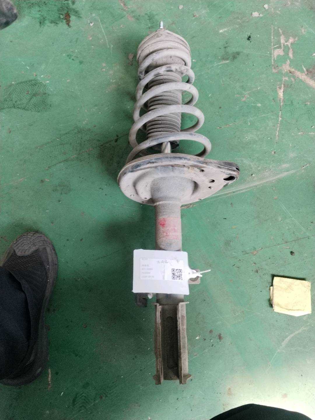4854039785 后减震器芯（左）
