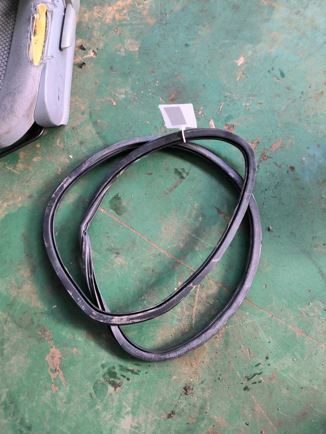 L8WD831721C Front Door Body Seal Strip, Left