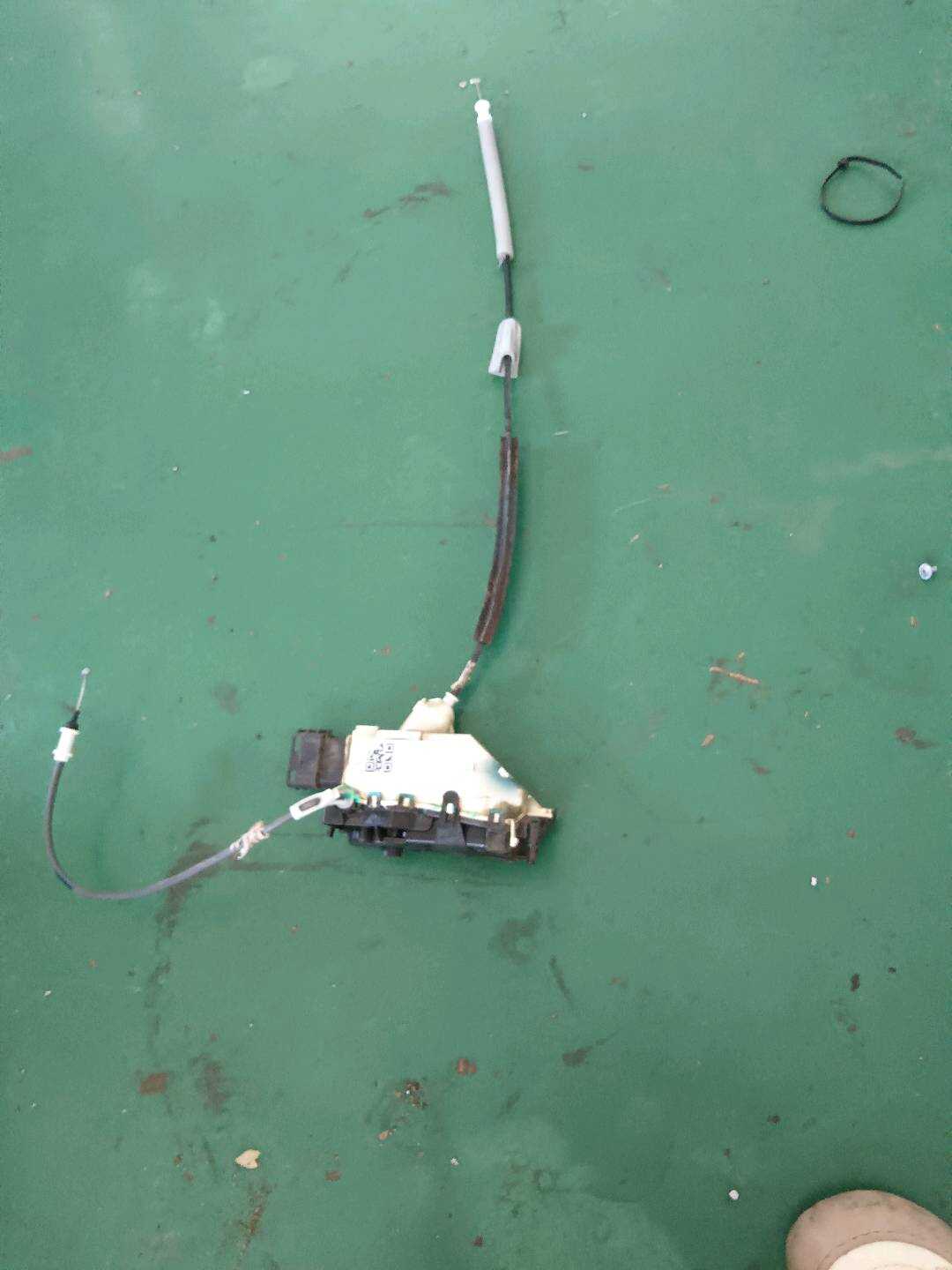 YL00501580 Rear Door Lock Mechanism, Left