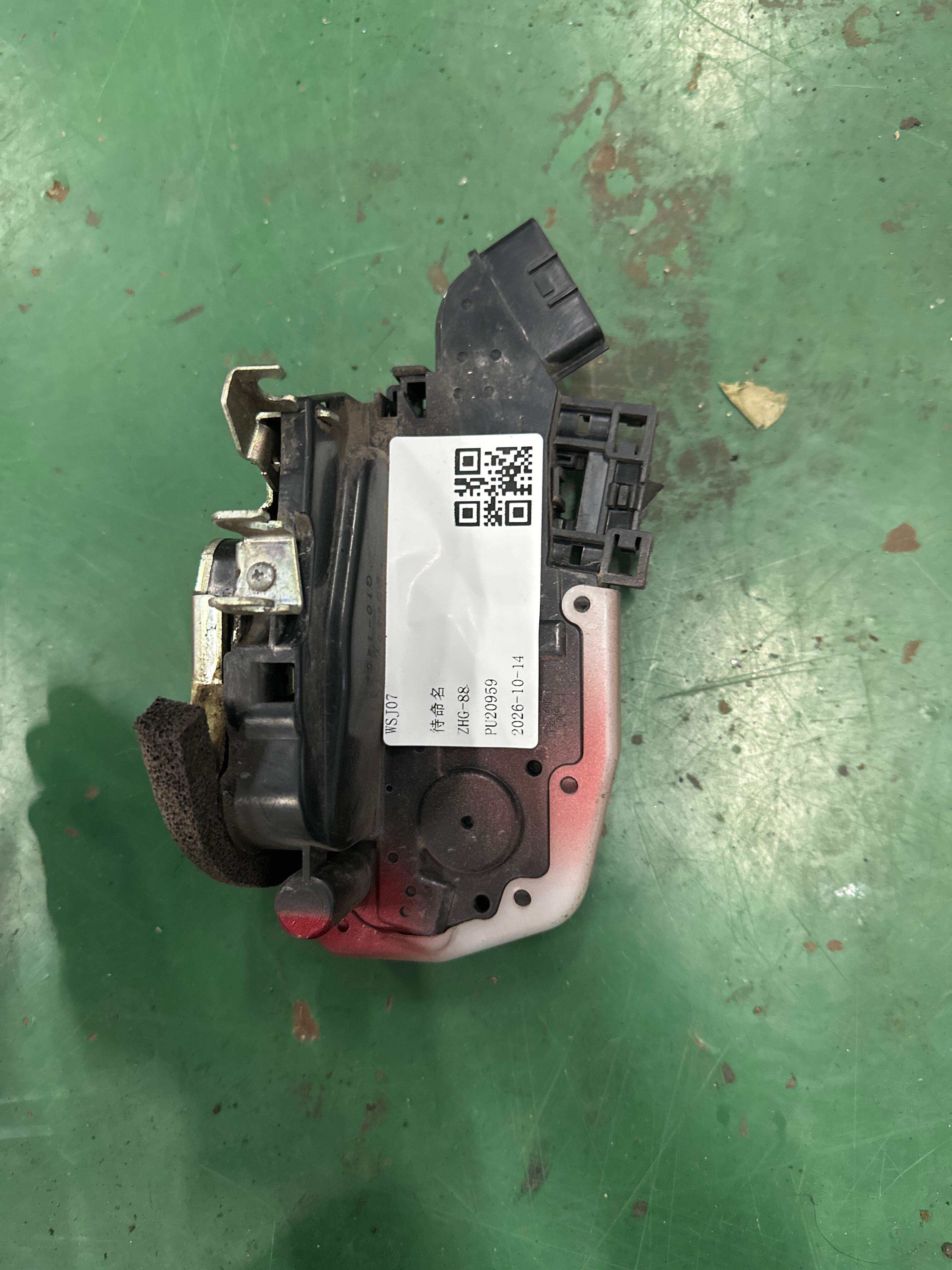 825011JZ0A 后门锁机构(左)