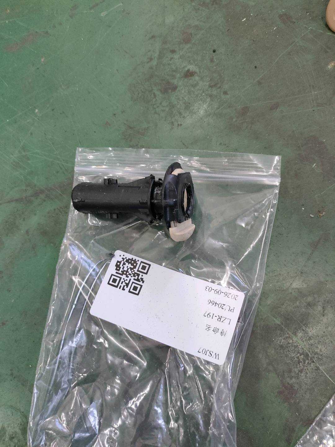 52207142270 后排座椅头枕导套