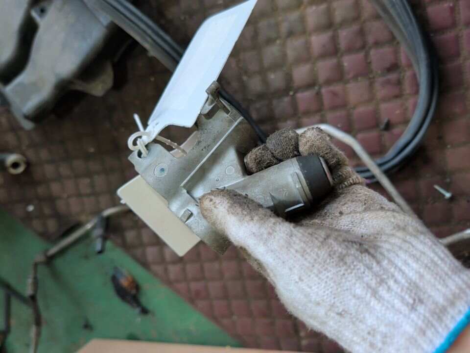 330905855KA 点火锁芯