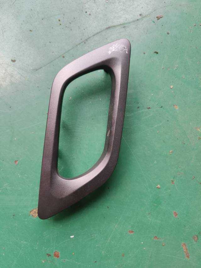 9119T7 Front Door Inner Handle Frame, Right