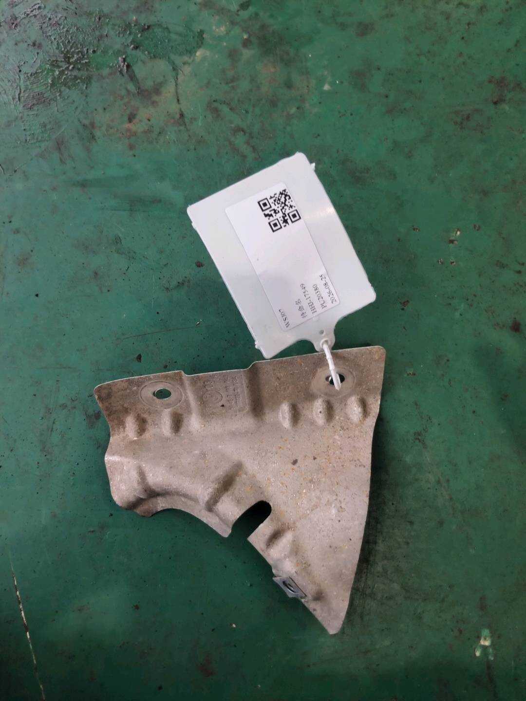 51487188043 隔热 燃油箱 左侧