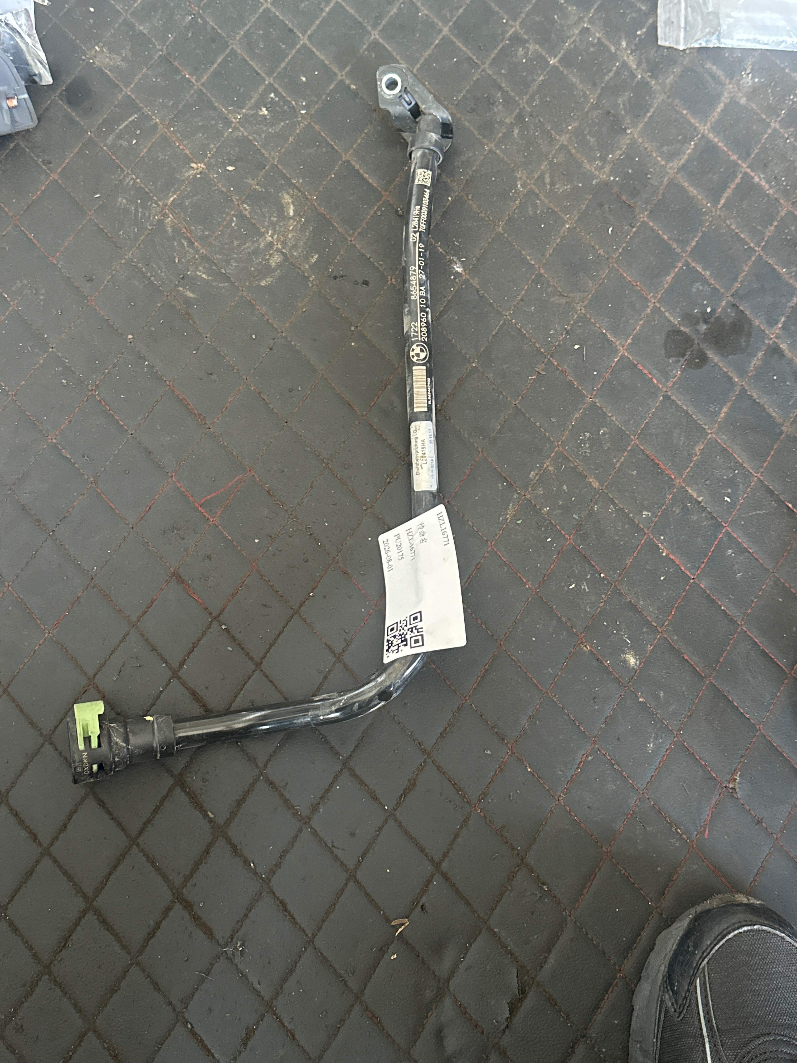 17228654879 变速器油冷却器进油管
