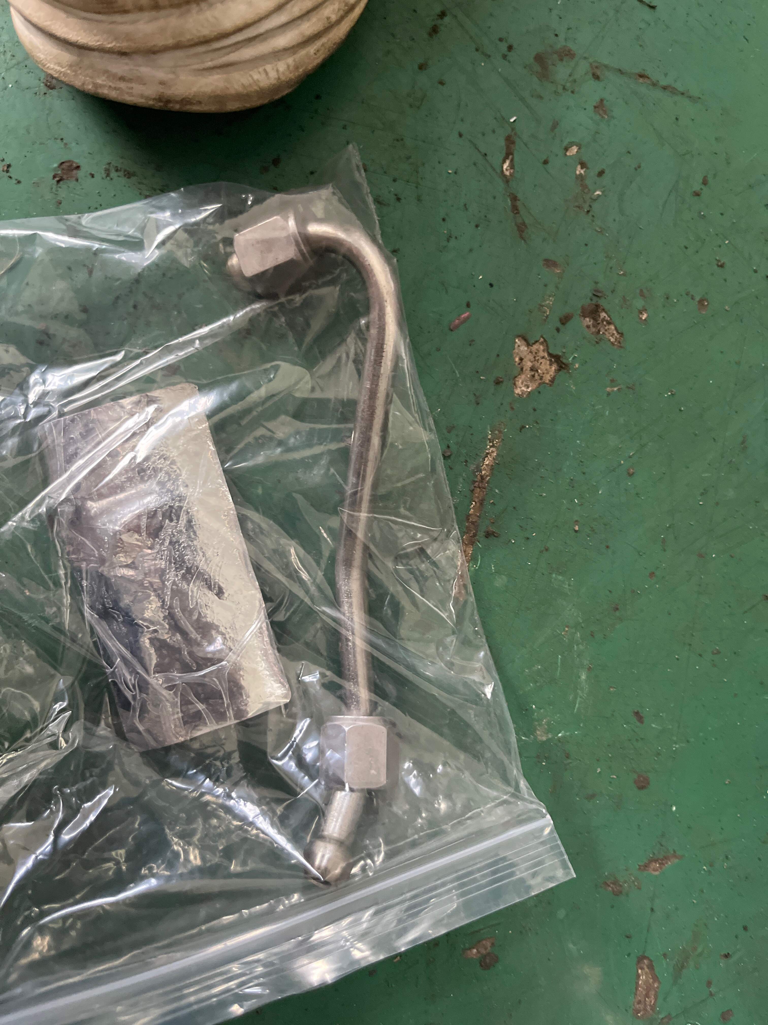 13537639980 燃油分配器进油管