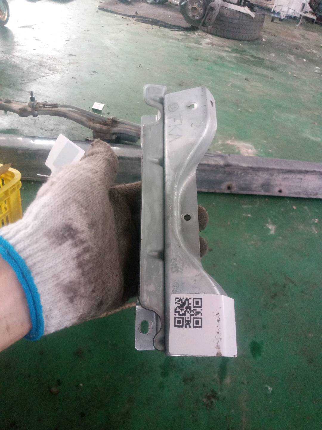 51167044721 Roof Grab Handle Bracket, Rear Left